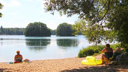 Badewiese in Groß Glienicke am Groß Glienicker See klares Wasser Badewetter Schwimmen Baden Sommer