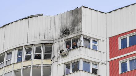 Dieses am 30. Mai 2023 aufgenommene Foto zeigt ein beschädigtes Gebäude am Ort eines Drohnenangriffs in Moskau, Russland.