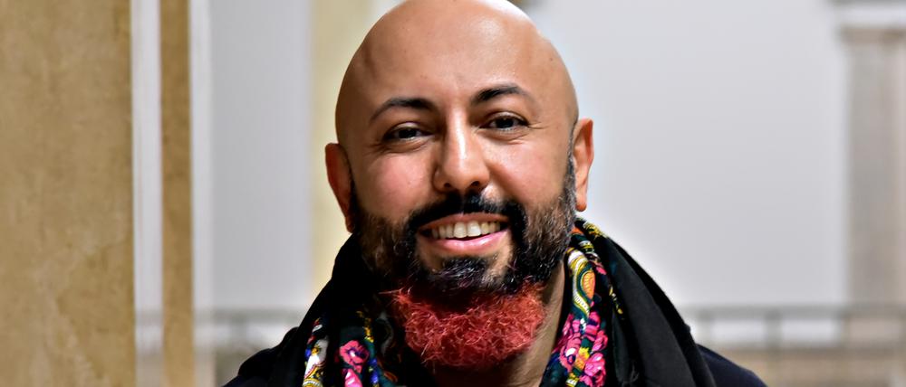 Ferat Kocak
Politiker - Die Linke
Seit 2021 ist er Mitglied im Abgeordnetenhaus von Berlin.
Hier sind die Fotos gemacht worden. Auf dem Flur
oder im Büro des Fraktionssprechers.
Niederkirchner Straße in Berlin Mitte.
Foto: Doris Spiekermann-Klaas