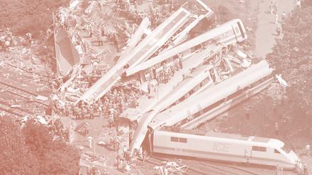 Hunderte von Helfern versuchen im Wrack des verunglückten ICE 884 Opfer des Zugunglücks zu bergen.