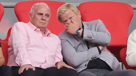 Es war einmal. Uli Hoeneß und Oliver Kahn auf der Tribüne. 