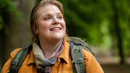 Stefanie Reinsperger spielt die junge Försterin Jana Doussière in dem ARD-Film „Die Großstadtförsterin“.