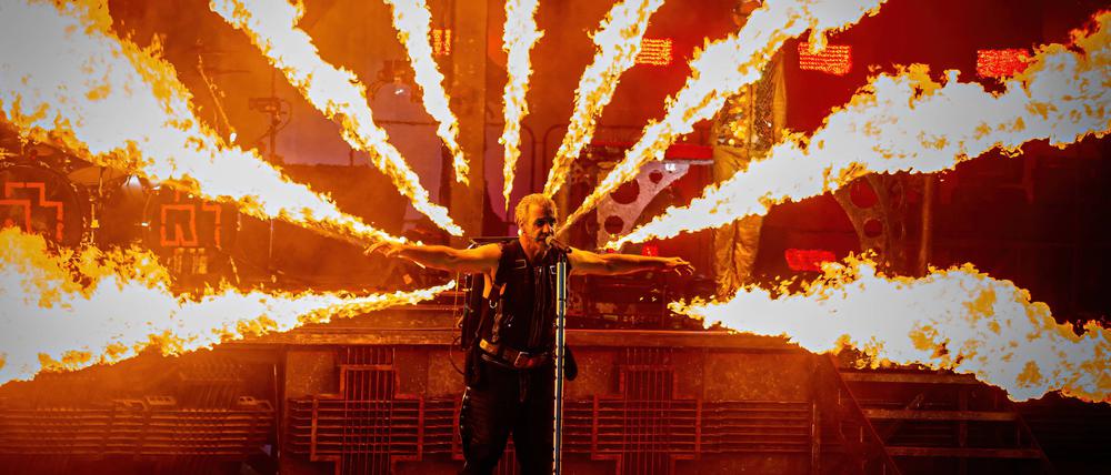 Rammstein-Sänger Till Lindemann 2022 bei einem Konzert in Aarhus.