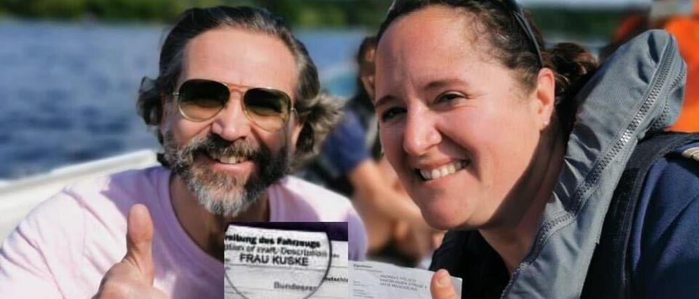 Eine Berliner Wasserschutz-Polizistin hat bei einem Motorbootfahrer trotz eines verhängten Bußgeldes einen so positiven Eindruck hinterlassen, dass der Mann sein Boot nach ihr benannt hat.