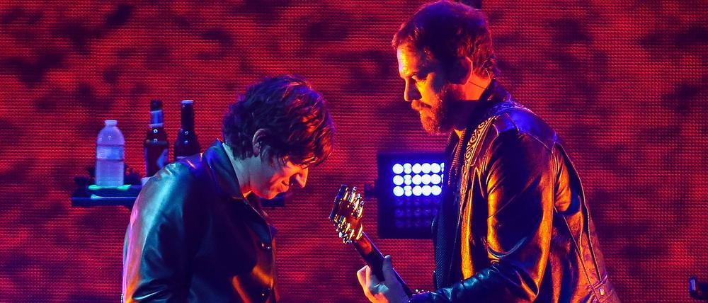 Duell unter Cousins. Caleb Followill (r.) und Matthew Followill von Kings of Leon in Aktion.