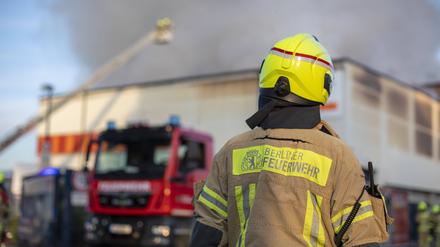 Beim Großbrand in Neukölln ist die Ursache noch unklar.