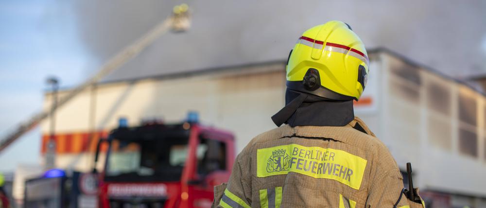Beim Großbrand in Neukölln ist die Ursache noch unklar.