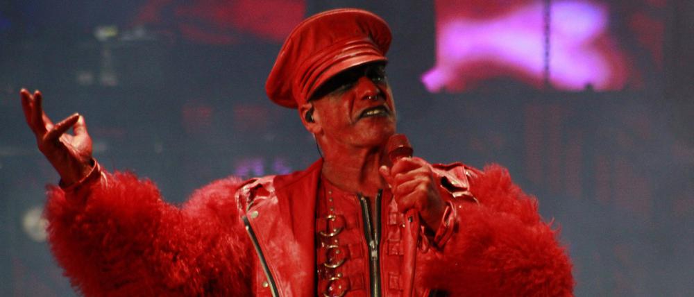 Till Lindemann, Sänger der deutschen Band Rammstein, tritt auf der Hell-Bühne während des Hell and Heaven Metal Festes in Toluca (Mexiko) auf.