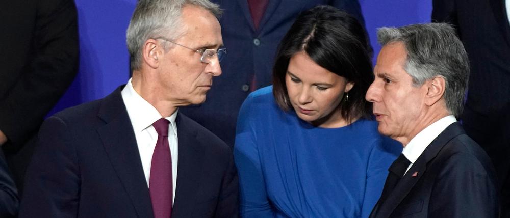 Generalsekretär Jens Stoltenberg, Bundesaußenministerin Annalena Baerbock und US-Außenminister Antony Blinken.