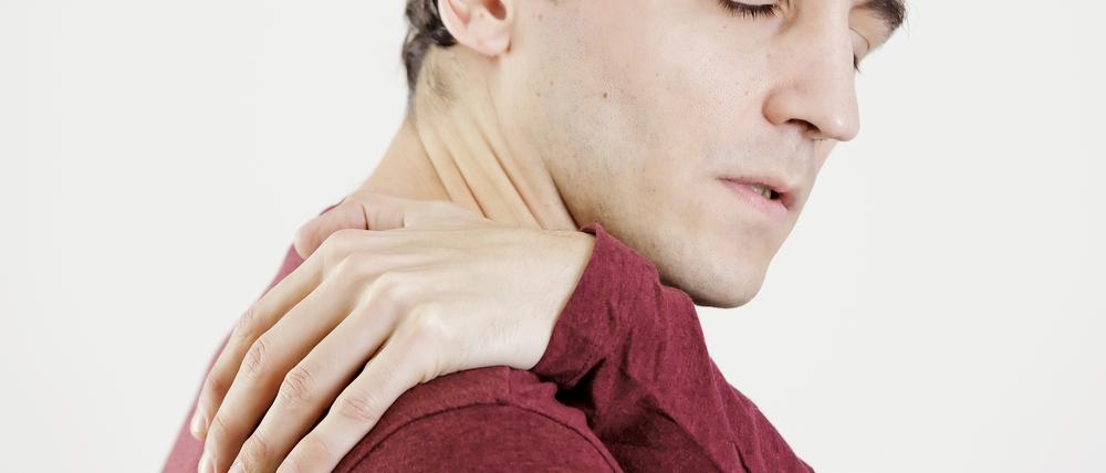 Eine „Frozen Shoulder“ kann monatelang Schmerzen bereiten.