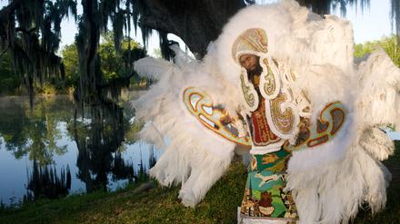 Die Kunst des Kostüms: Big Chief Demond Melancon, Africa (2011).