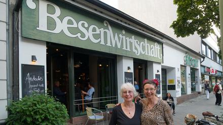 Besenwirtschafts-Wirtin Antje Rückholz und Tochter Karola.