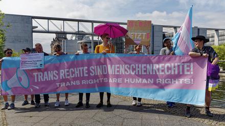 Während im vergangenen Sommer die Eckpunkte zum Selbstbestimmungesetz vorgestellt wurden, fand eine Demonstration statt.