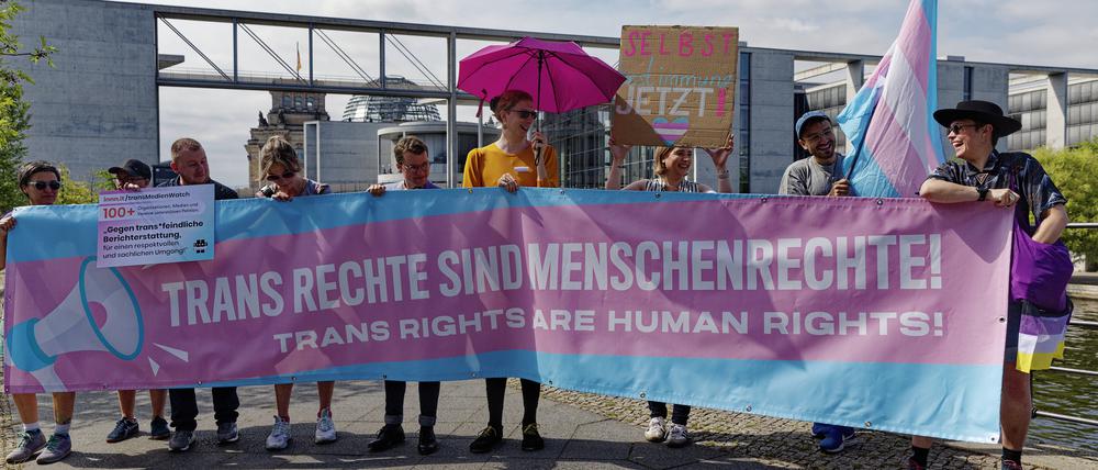 Während im vergangenen Sommer die Eckpunkte zum Selbstbestimmungesetz vorgestellt wurden, fand eine Demonstration statt.