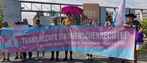 Während im vergangenen Sommer die Eckpunkte zum Selbstbestimmungesetz vorgestellt wurden, fand eine Demonstration statt.