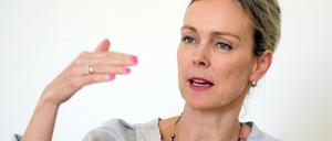 PRODUKTION - 30.05.2023, Berlin: Manja Schreiner (CDU), neue Berliner Senatorin für Verkehr, Klimaschutz und Umwelt, spricht während eines dpa-Interviews in ihrem Amtssitz am Köllnischen Park. Foto: Wolfgang Kumm/dpa +++ dpa-Bildfunk +++