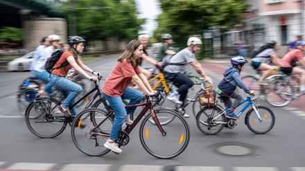 Die traditionelle Fahrradsternfahrt führt über Hauptstraßen in die City.
