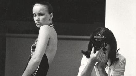 Alice Springs, Selbstporträt mit Sirpa Lane, Paris 1970s
