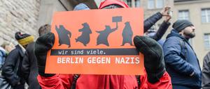Eine Kundgebung gegen rechte Anschläge in Neukölln.