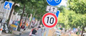 Ein Fahrradweg auf der Bergmannstraße im Berliner Stadtteil Kreuzberg. 