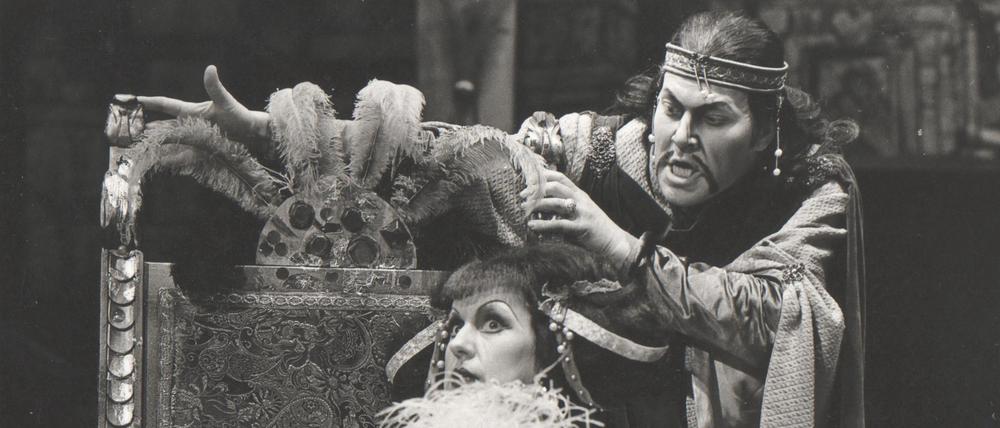 Thomas Wittig als Assur in Rossinis „Semiramide“ mit Gabriele Näther, Regie Peter Brähmig, um 1986 im Schlosstheater des Neuen Palais.
