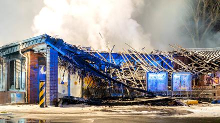 Großbrand in einem Supermarkt im Berliner Stadtteil Friedrichshagen.
