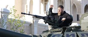 Ramsan Kadyrow im Panzer. 
