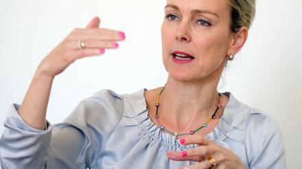 ARCHIV - 30.05.2023, Berlin: Manja Schreiner (CDU), neue Berliner Senatorin für Verkehr, Klimaschutz und Umwelt, spricht während eines dpa-Interviews in ihrem Amtssitz am Köllnischen Park.
(zu dpa: «Verkehrssenatorin: Hackescher Markt könnte Fußgängerzone werden») Foto: Wolfgang Kumm/dpa +++ dpa-Bildfunk +++