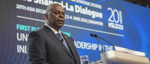 Lloyd Austin, US-Verteidigungsminister, spricht auf dem jährlichen asiatischen Verteidigungs- und Sicherheitsforum in Singapur.