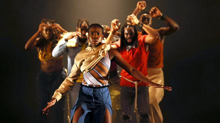 MATIERE(S) PREMIERE(S), Choregraphie Anne Nguyen, Assistant choregraphe Pascal Luce, Conseil artistique Didier Boko, Creation lumiere Marie Ducatez et Matthieu Marques, Costumes Simon Huet, Theatre Andre Malraux Chevilly Larue, le 31 mars 2023.
Interpretes : Ted Barro Boumba (alias Barro Dancer), Dominique Elenga (alias Mademoiselle Do), Mark-Wilfried Kouadio (alias Willy Kazzama), Jeanne D Arc Niando (alias Esther), Grace Tala, Seibany Salif Traore (alias Salifus)
(photo by Patrick Berger)