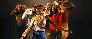 MATIERE(S) PREMIERE(S), Choregraphie Anne Nguyen, Assistant choregraphe Pascal Luce, Conseil artistique Didier Boko, Creation lumiere Marie Ducatez et Matthieu Marques, Costumes Simon Huet, Theatre Andre Malraux Chevilly Larue, le 31 mars 2023.
Interpretes : Ted Barro Boumba (alias Barro Dancer), Dominique Elenga (alias Mademoiselle Do), Mark-Wilfried Kouadio (alias Willy Kazzama), Jeanne D Arc Niando (alias Esther), Grace Tala, Seibany Salif Traore (alias Salifus)
(photo by Patrick Berger)