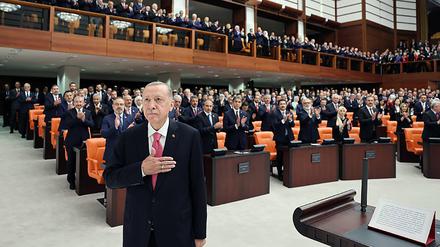 Präsident Erdogan im Moment der Vereidigung im türkischen Parlament in Ankara