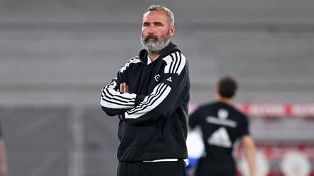 Unermüdlich und fest entschlossen. Tim Walter, Trainer des Hamburger SV, will die Hoffnung auf den Aufstieg noch nicht aufgeben. 