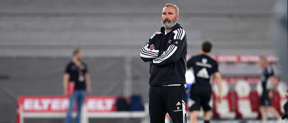 Unermüdlich und fest entschlossen. Tim Walter, Trainer des Hamburger SV, will die Hoffnung auf den Aufstieg noch nicht aufgeben.