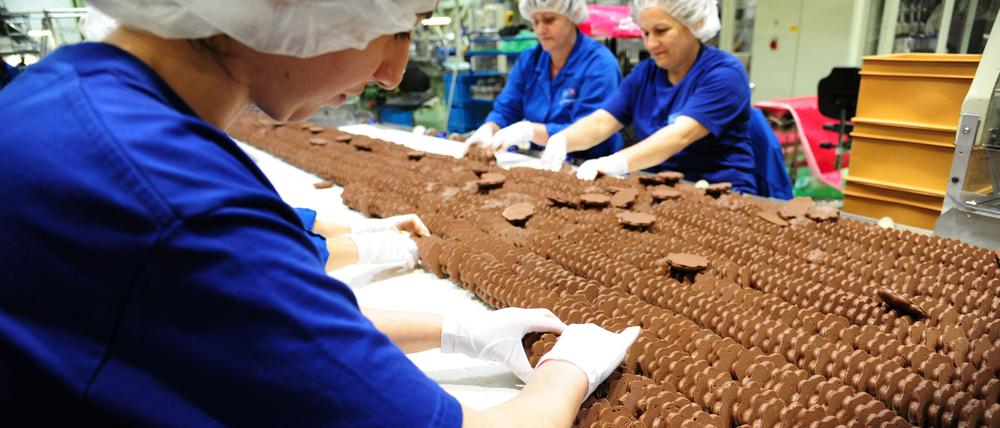 Produktion von Weihnachtsgebäck und Leibniz-Keksen bei Bahlsen in Tempelhof.