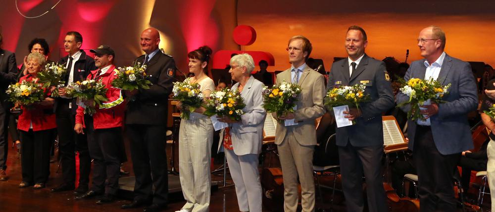 Die geehrten ehrenamtlichen Helferinnen und Helfer beim Potsdamer Jahresempfang 2023.