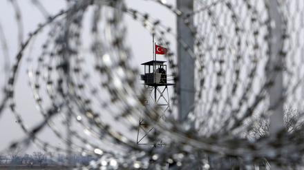 Ein türkischer Wachturm des Militärs an der Grenze zu Griechenland.