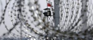 Ein türkischer Wachturm des Militärs an der Grenze zu Griechenland.