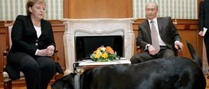 Merkel und Putins Hund.