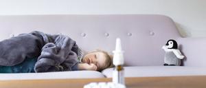  Mutter und krankes Kind Bonn Deutschland *** Mother and sick child Bonn Germany Copyright: xUtexGrabowsky/photothek.dex