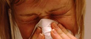 Auch ein Rekordhoch. Von Januar bis März 2023 blieben erwerbstätige Versicherte 1,74 wegen einer Erkältungskrankheit zu Hause. 