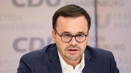 Jan Redmann, Fraktionsvorsitzender der Brandenburger CDU im Landtag, aufgenommen während einer Pressekonferenz 