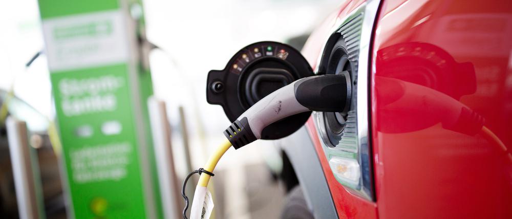 Die Ladetechnik ist zum wichtigsten Forschungsschwerpunkt in der Elektromobilität geworden.