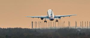 Ein Airbus startet vom Hamburg Airport.