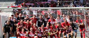 Energie feiert den Pokalsieg. Jetzt wollen die Brandenburger in die dritte Liga.
