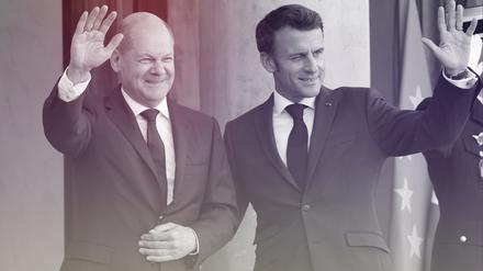Bundeskanzler Olaf Scholz und der französische Präsident Emmanuel Macron 2022 vor dem Élysée-Palast in Paris.