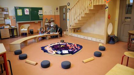 Bauereignis in der Evangelischen Grundschule Babelsberg vorgestellt. Neue Raum- und Möbelgestaltung verwirklicht Kinder- und Lehrer-Wünsche.