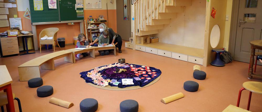 Bauereignis in der Evangelischen Grundschule Babelsberg vorgestellt. Neue Raum- und Möbelgestaltung verwirklicht Kinder- und Lehrer-Wünsche.