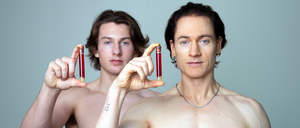 Bryan Johnson (rechts) und sein Sohn, von dem er sich Blutplasma spenden ließ