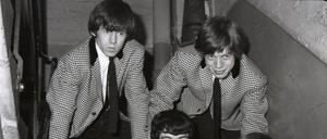 Die Rolling Stones im Oktober 1963 vor einem Konzert im Glasgow Odeon.
